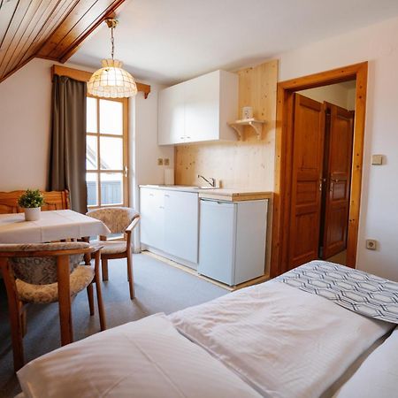 Guesthouse Jelenov Greben ポドチェトルテク エクステリア 写真