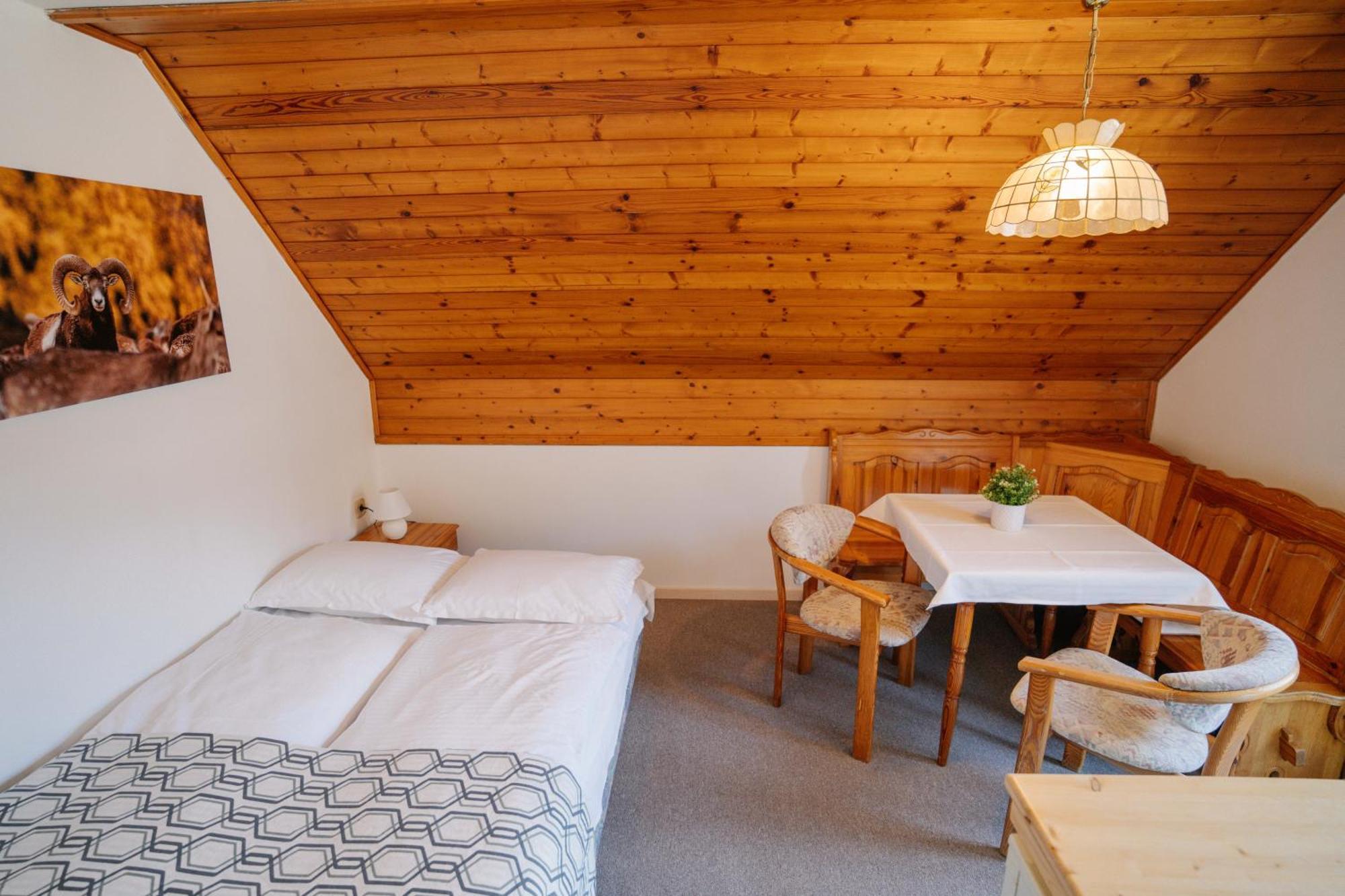 Guesthouse Jelenov Greben ポドチェトルテク エクステリア 写真