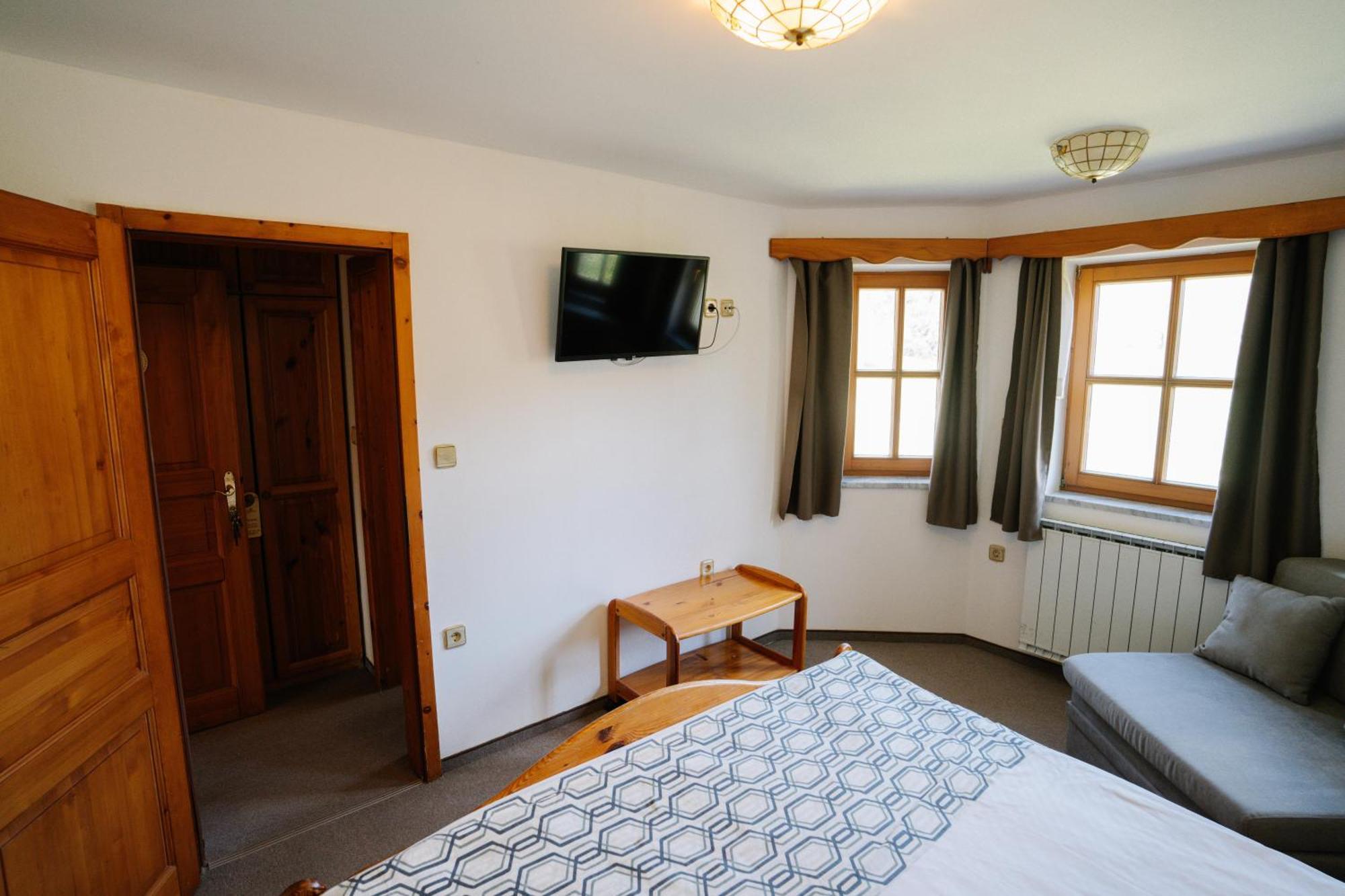Guesthouse Jelenov Greben ポドチェトルテク エクステリア 写真